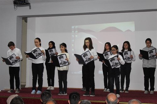 İlçe Halk Eğitim Merkezinde 10 Kasım ATATÜRK' ü Anma Günü Programı yapıldı. 
